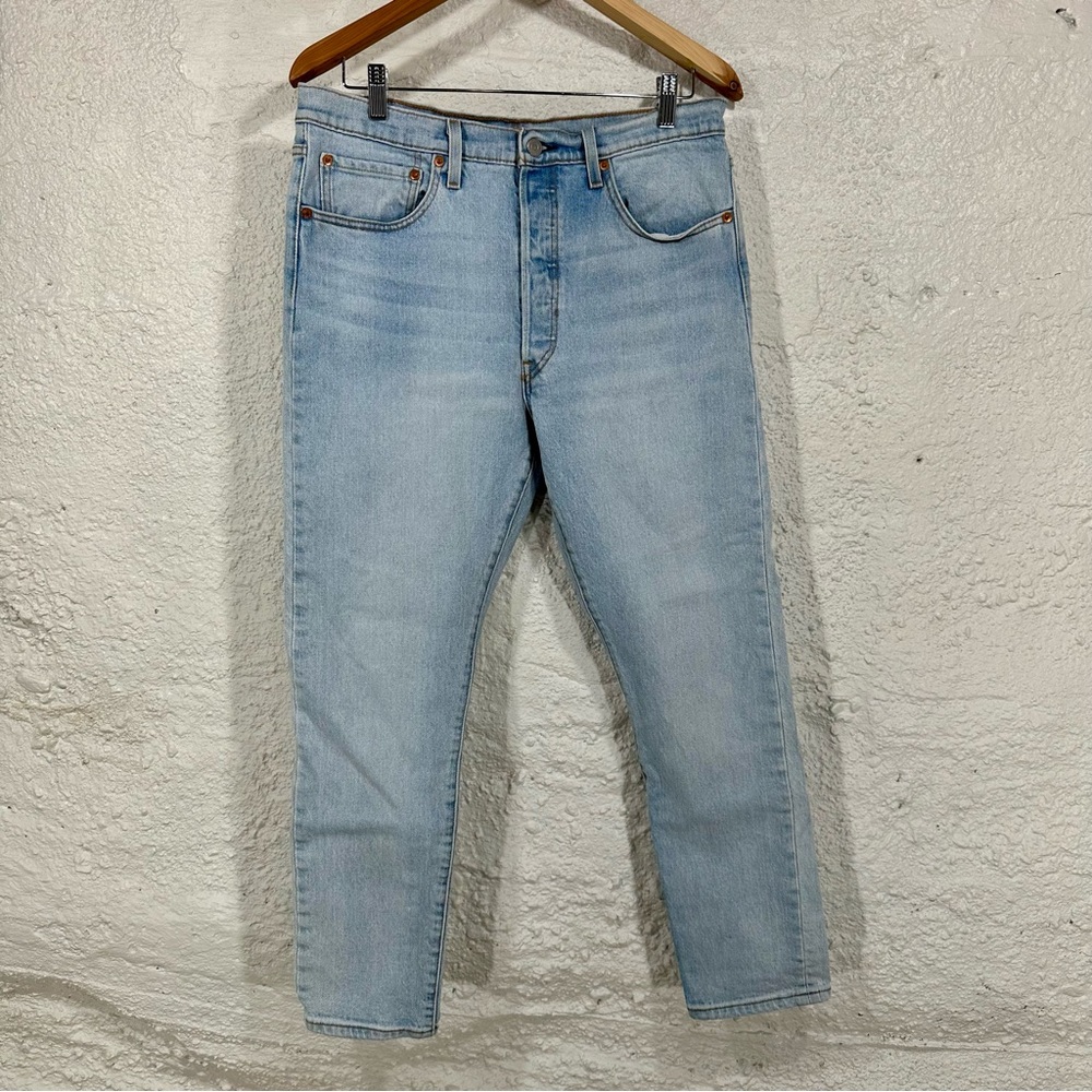 Light Wash Levi’s 501 Stretch Ankle Jeans